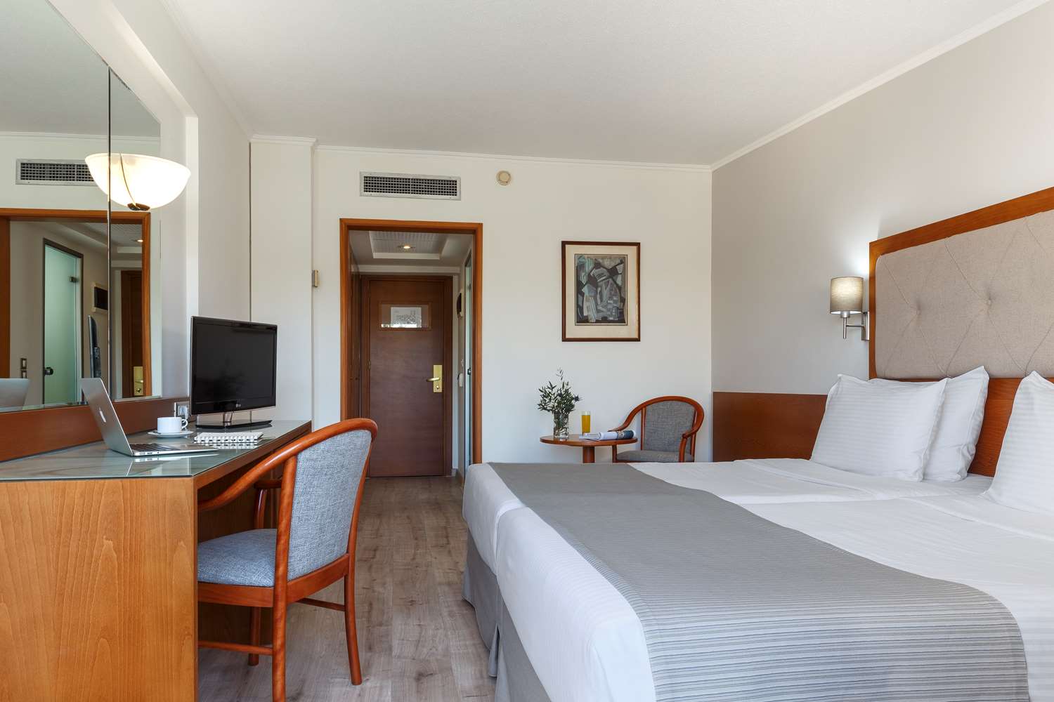 Room, Queen Bed, City View