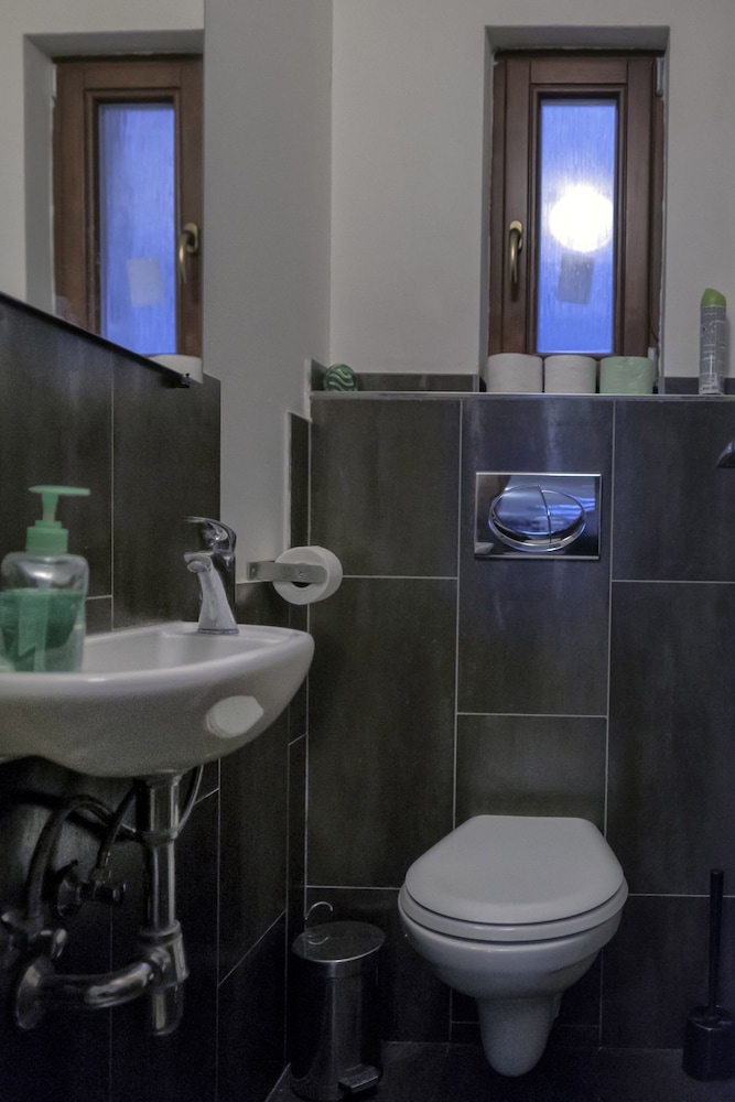 Hostel One Miru 54/64