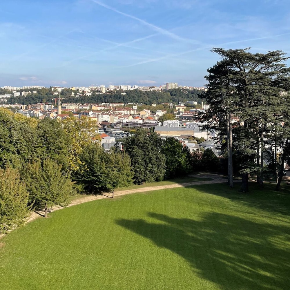 Valpre Lyon Hotel 44/49