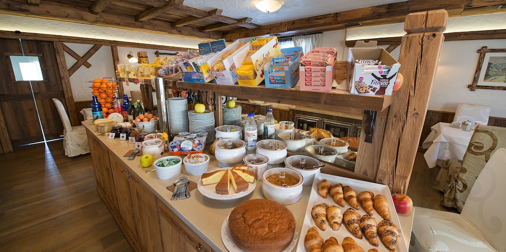 Crosal Hotel 40/50