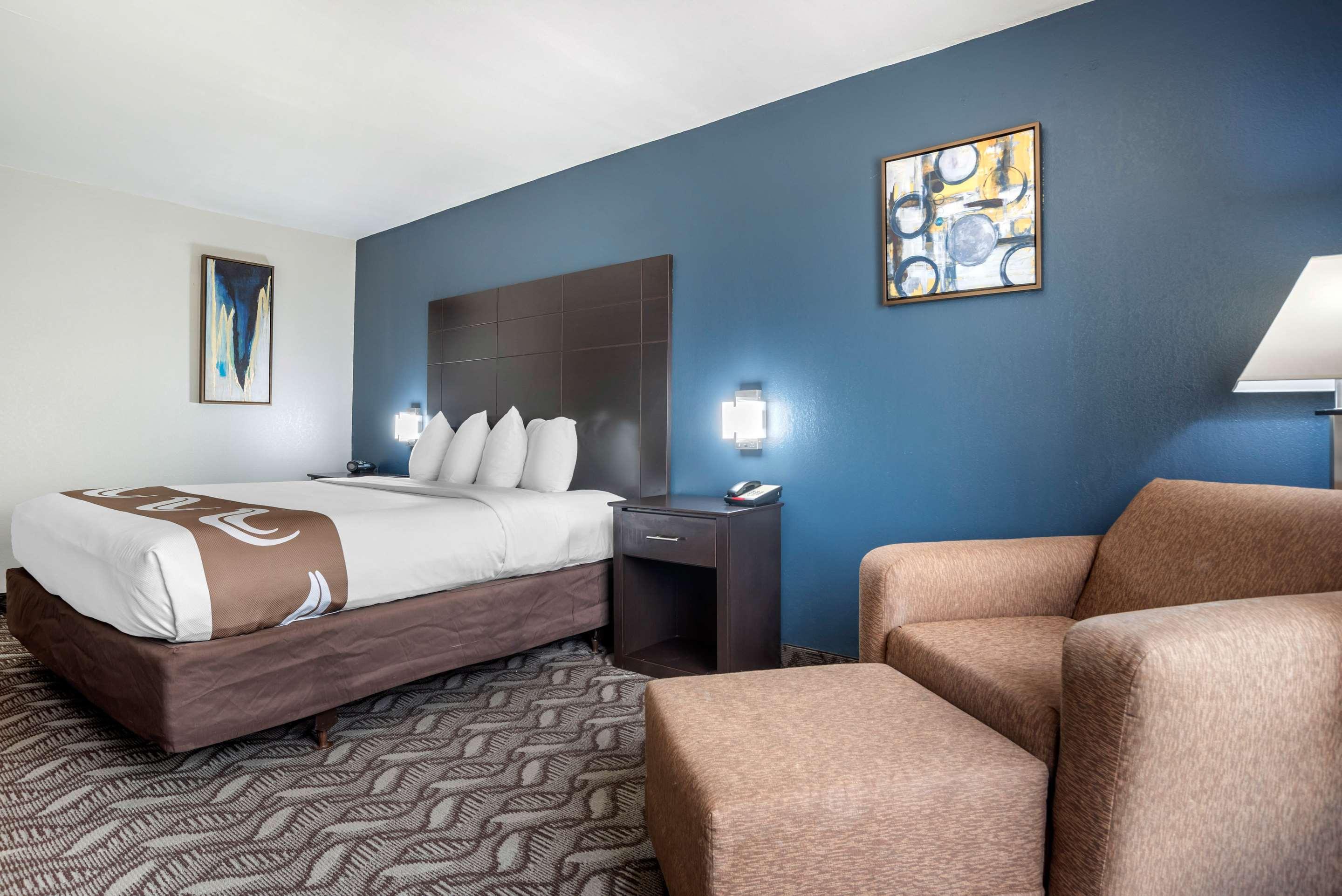 Suite, King Bed, Accessible, Quality Suites Baton Rouge East - Denham Springs 4/6