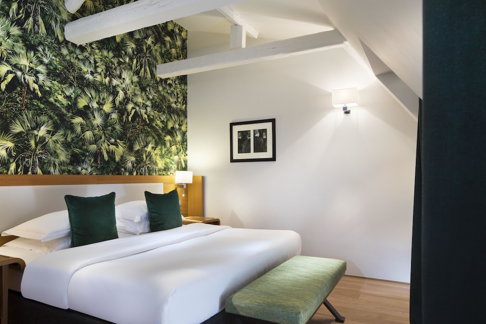 Hotel Le Six 7/63