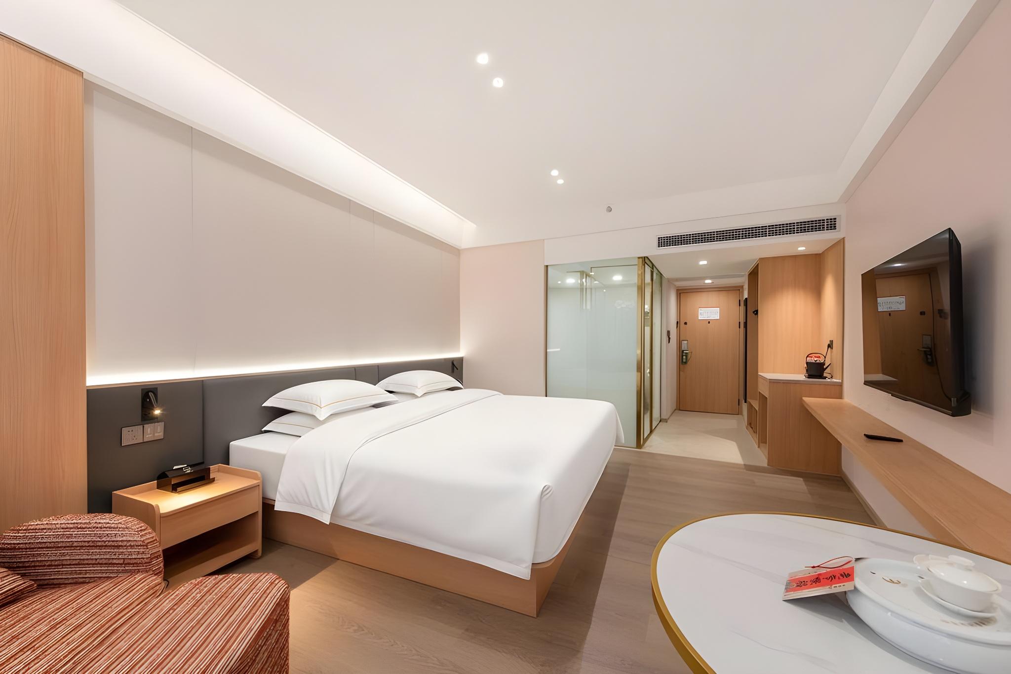 Scenic, City Center, King Bed