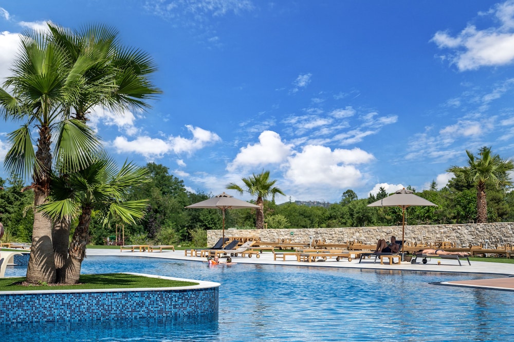 Petram Resort & Residences 66/68