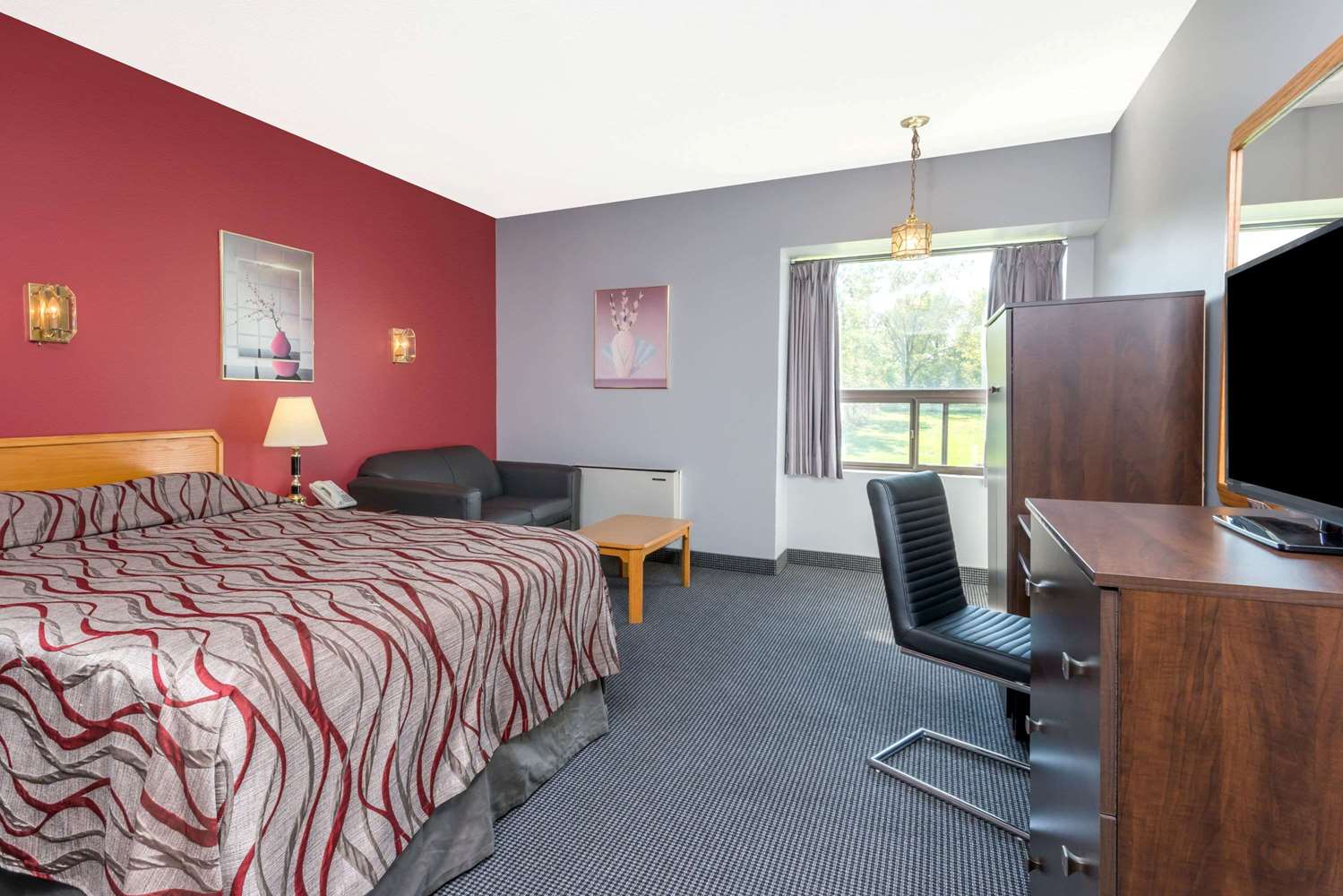 Super 8 by Wyndham Mt Hope Hamilton Intl Arpt ON 4/11