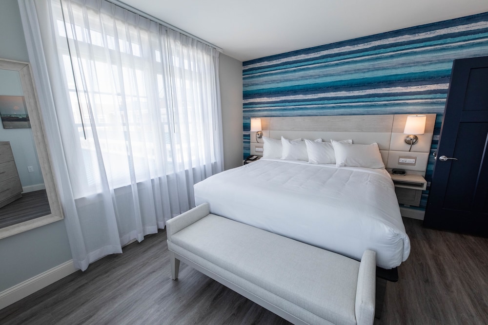 Suite, King Bed, Bay View