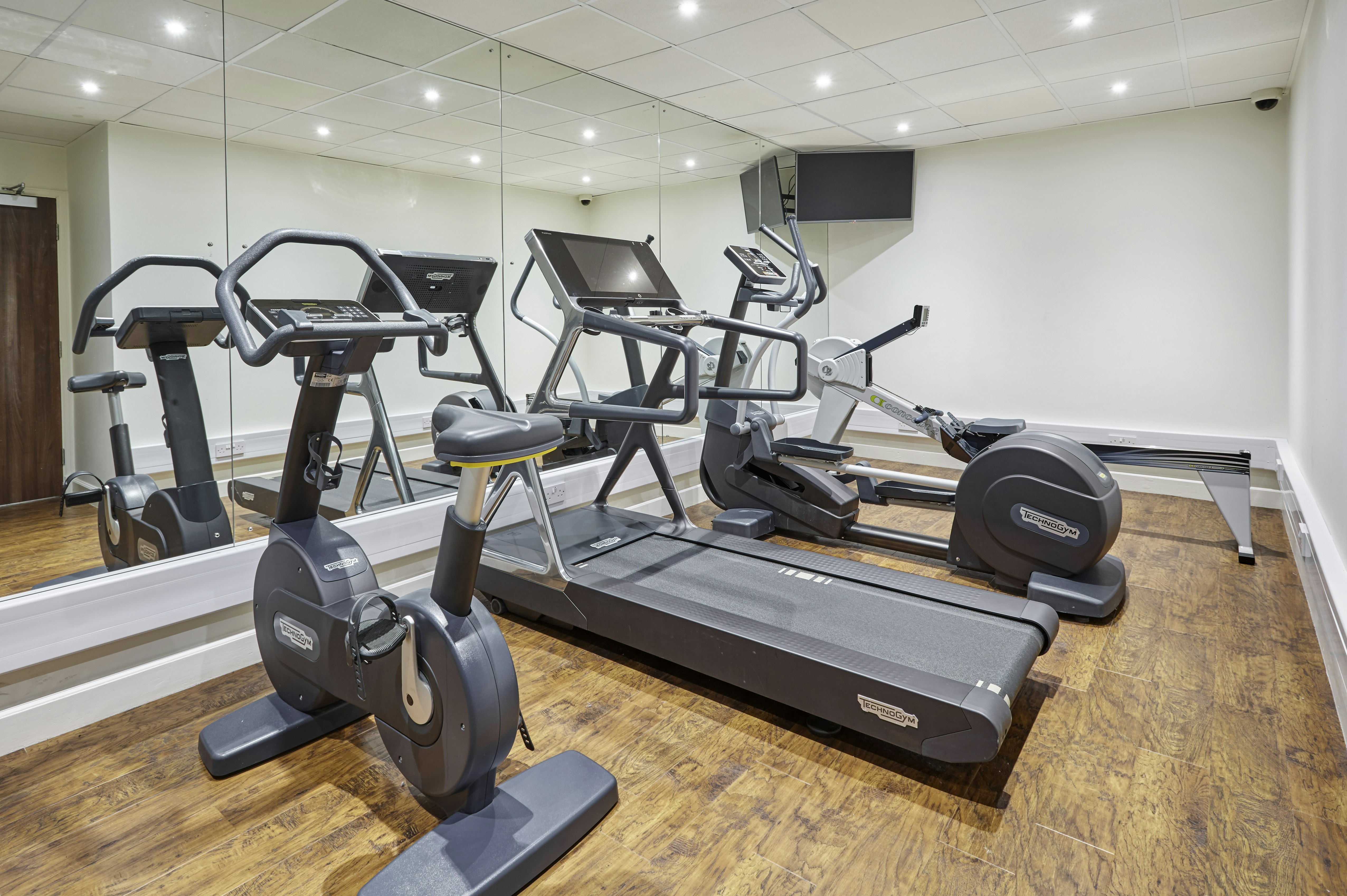 Holiday Inn Cardiff North M4 Jct 32, an IHG Hotel 16/27