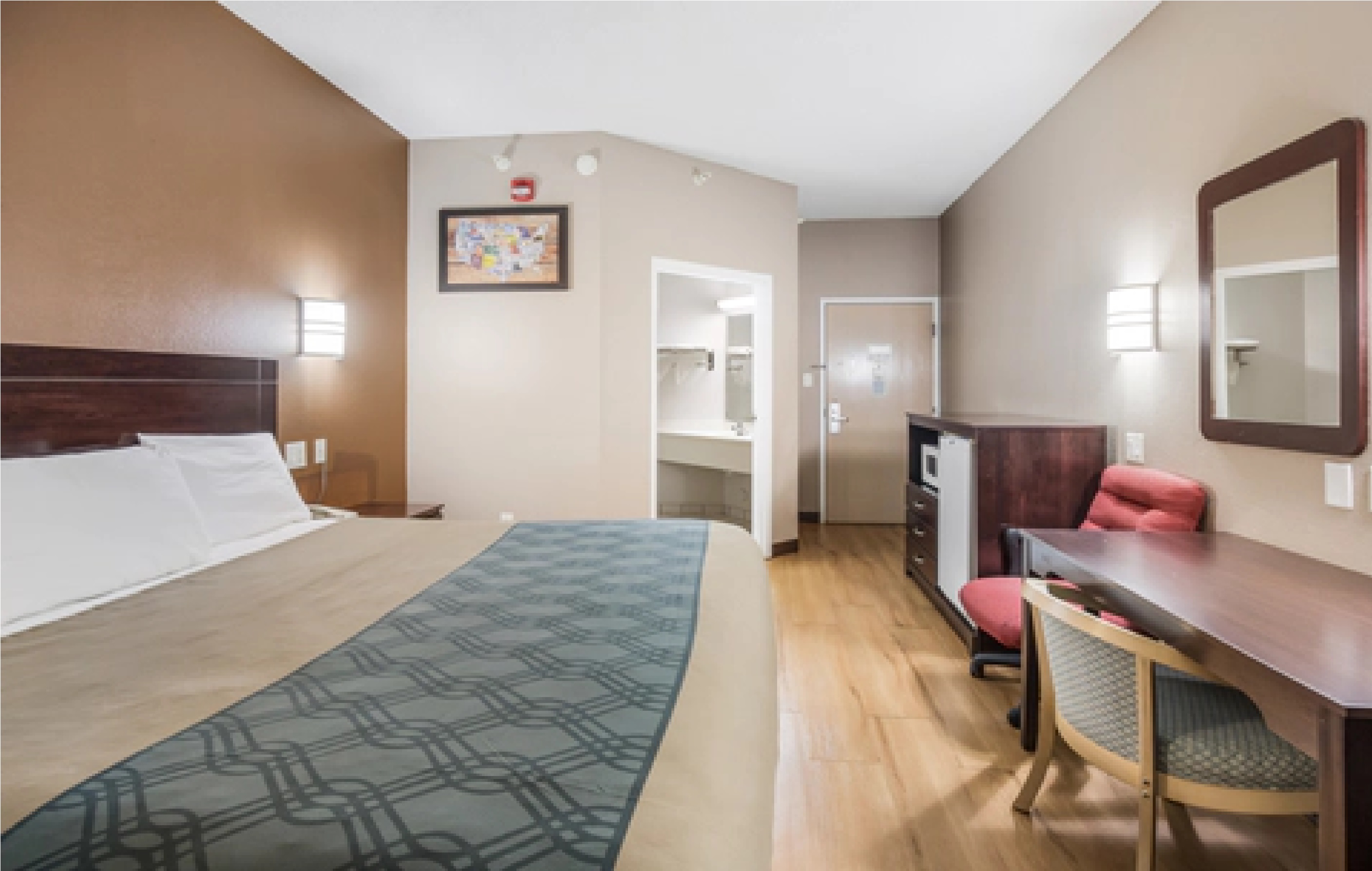 Room, King Bed, Smoking, Econo Lodge Morristown West 4/7