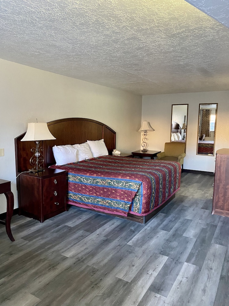 Travelodge by Wyndham Farmington Hwy 64 34/70