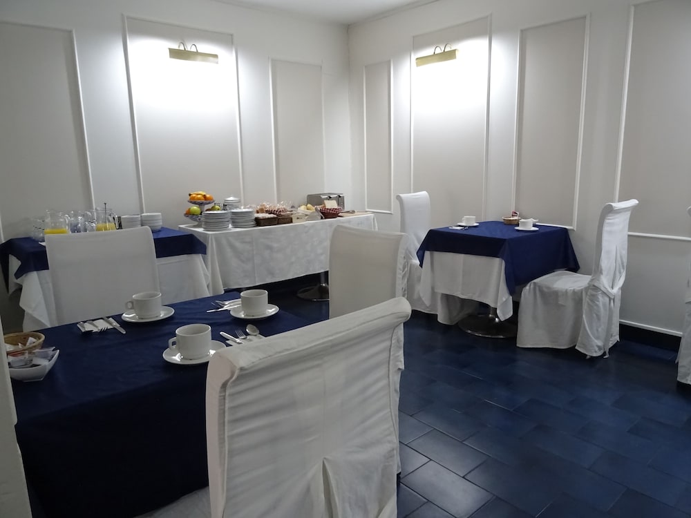 Marques de Santillana Hotel 53/60