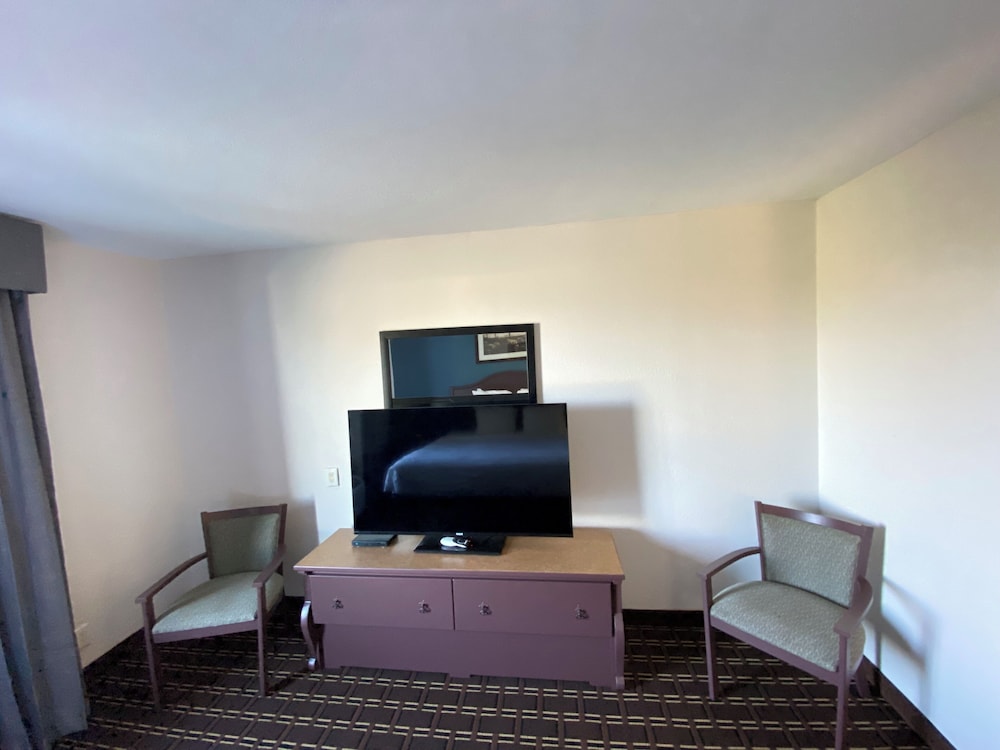 Tombstone Grand Hotel, a Baymont by Wyndham 39/50