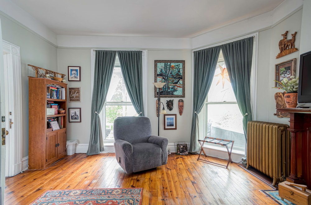 Hatch House Bed & Breakfast 16/38