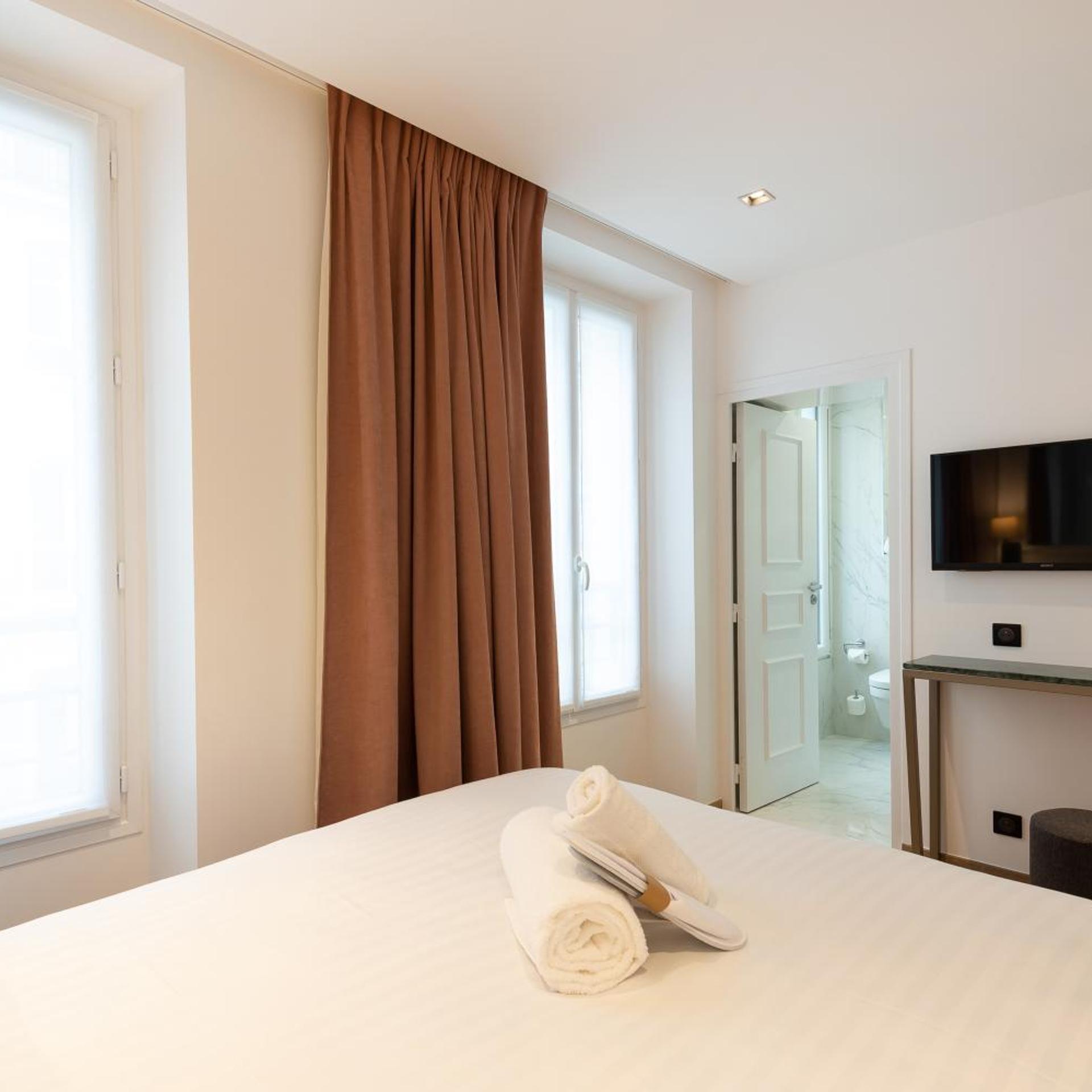 Superior, Double Bed, Street View