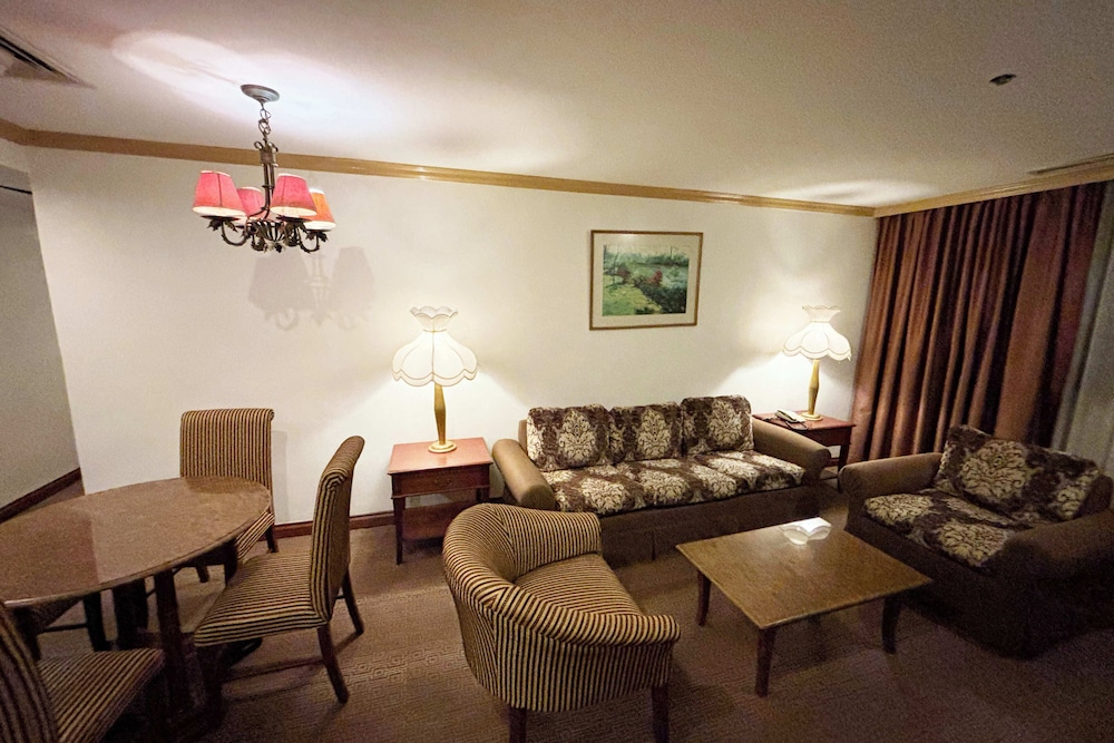 Tiara Oriental Hotel 32/50