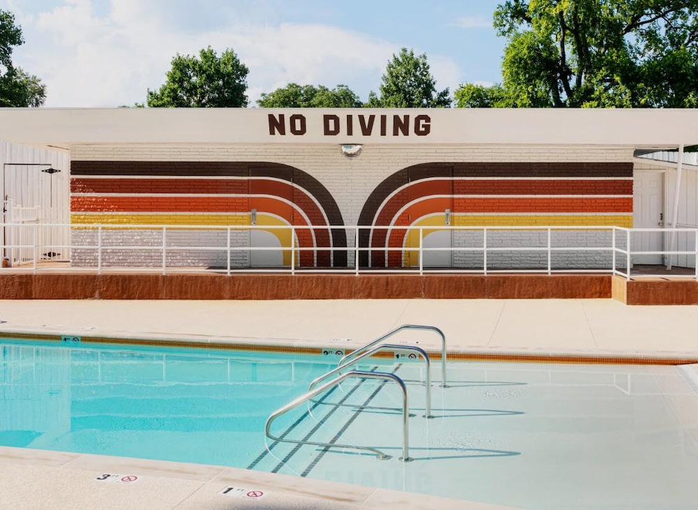 The Dive Motel & Swim Club 29/45