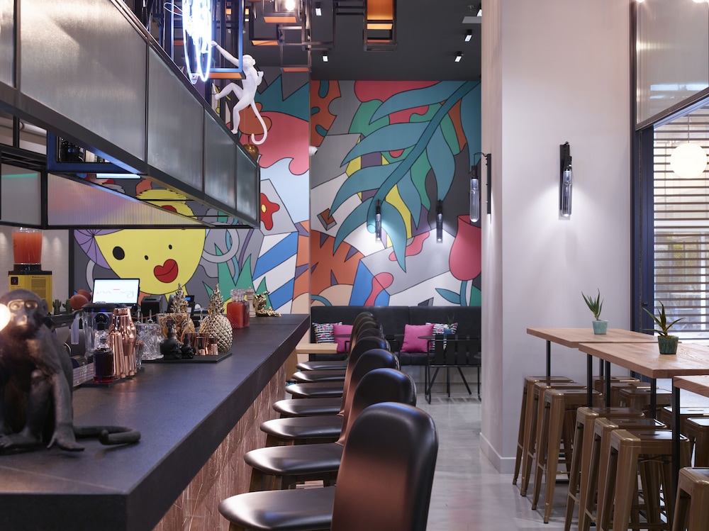 Moxy Athens City 56/66