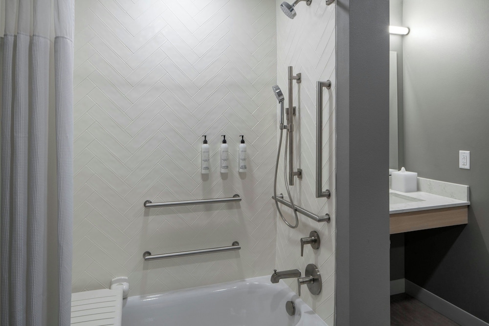 Towneplace Suites By Marriott Surprise Prasada 24/27