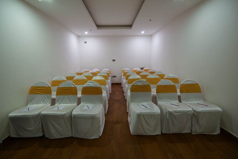 Grand Continent, Malleshwaram - A Sarovar Portico Affiliate Hotel 48/54