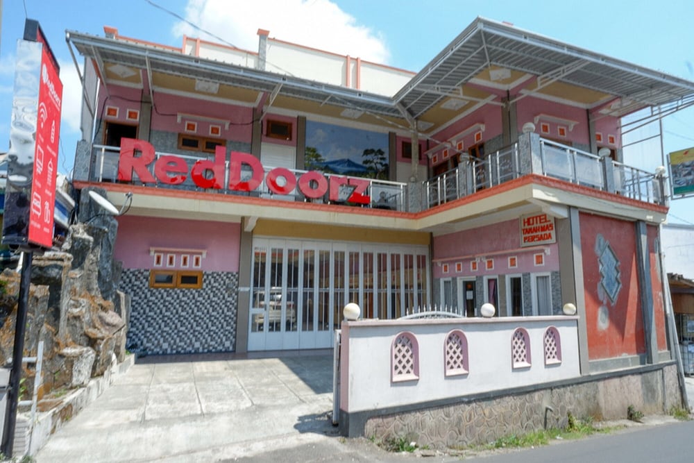 RedDoorz near Desa Wisata Tambi Dieng 1/32