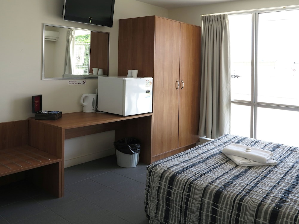ECONOMY, DOUBLE BED, SHARED BATHROOM
