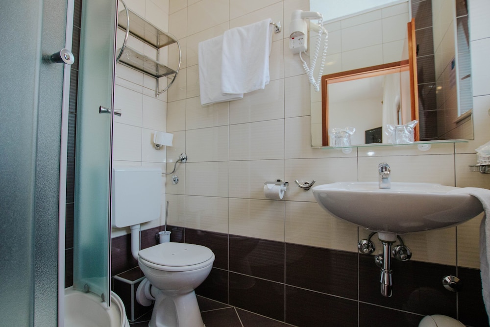 Hotel Vila Tina 49/50