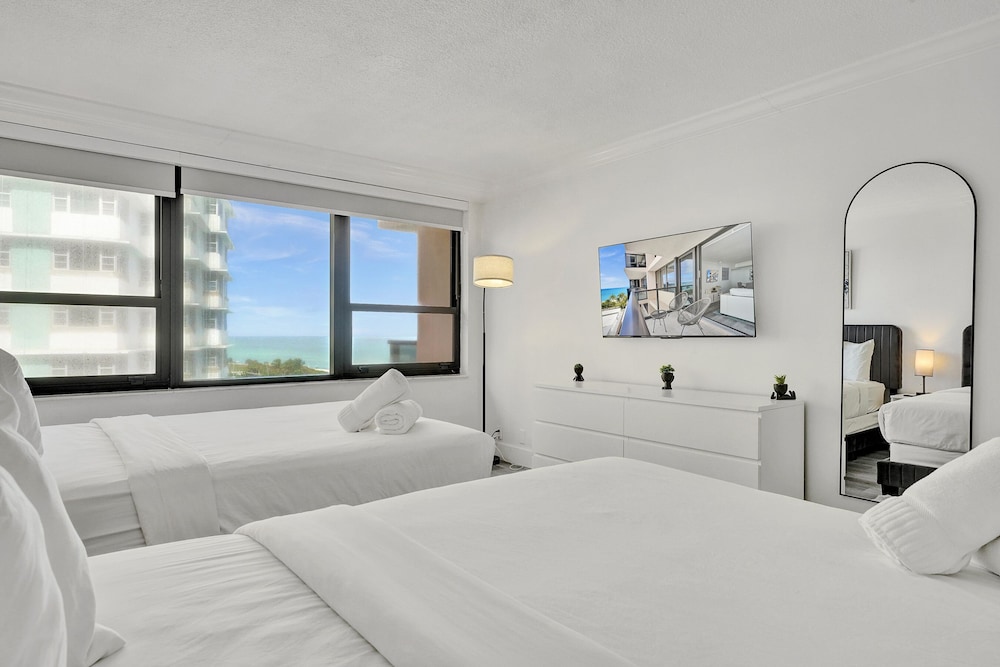 Condo, Charming, 3 Queen Beds, Ocean View