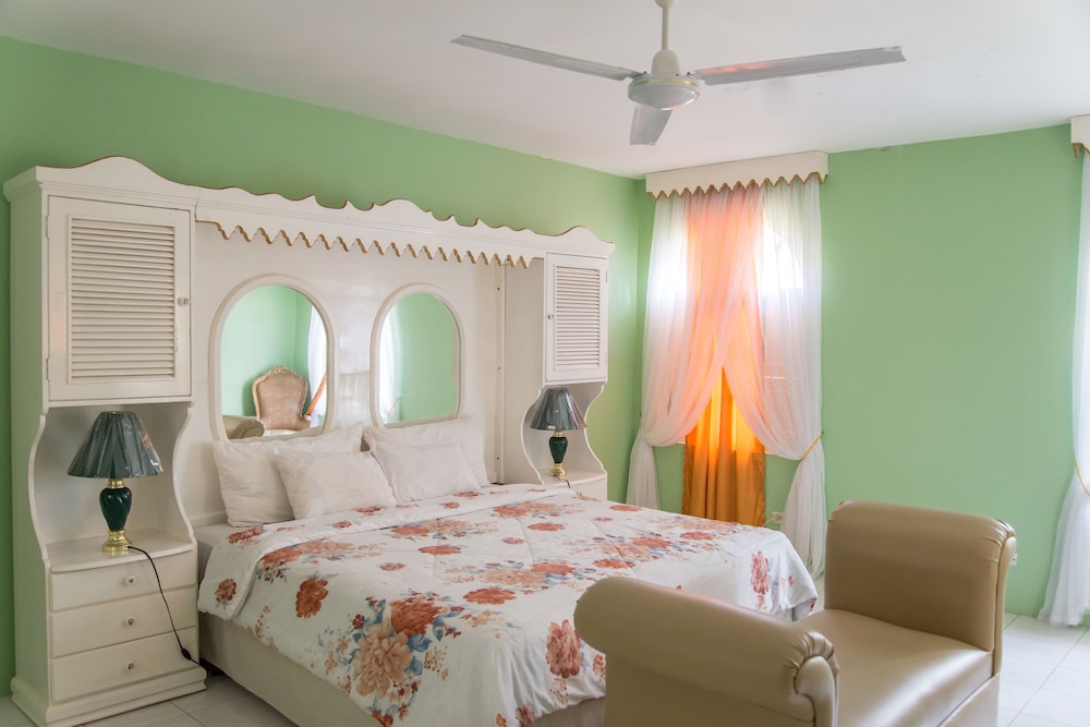 ROOM, QUEEN BED
