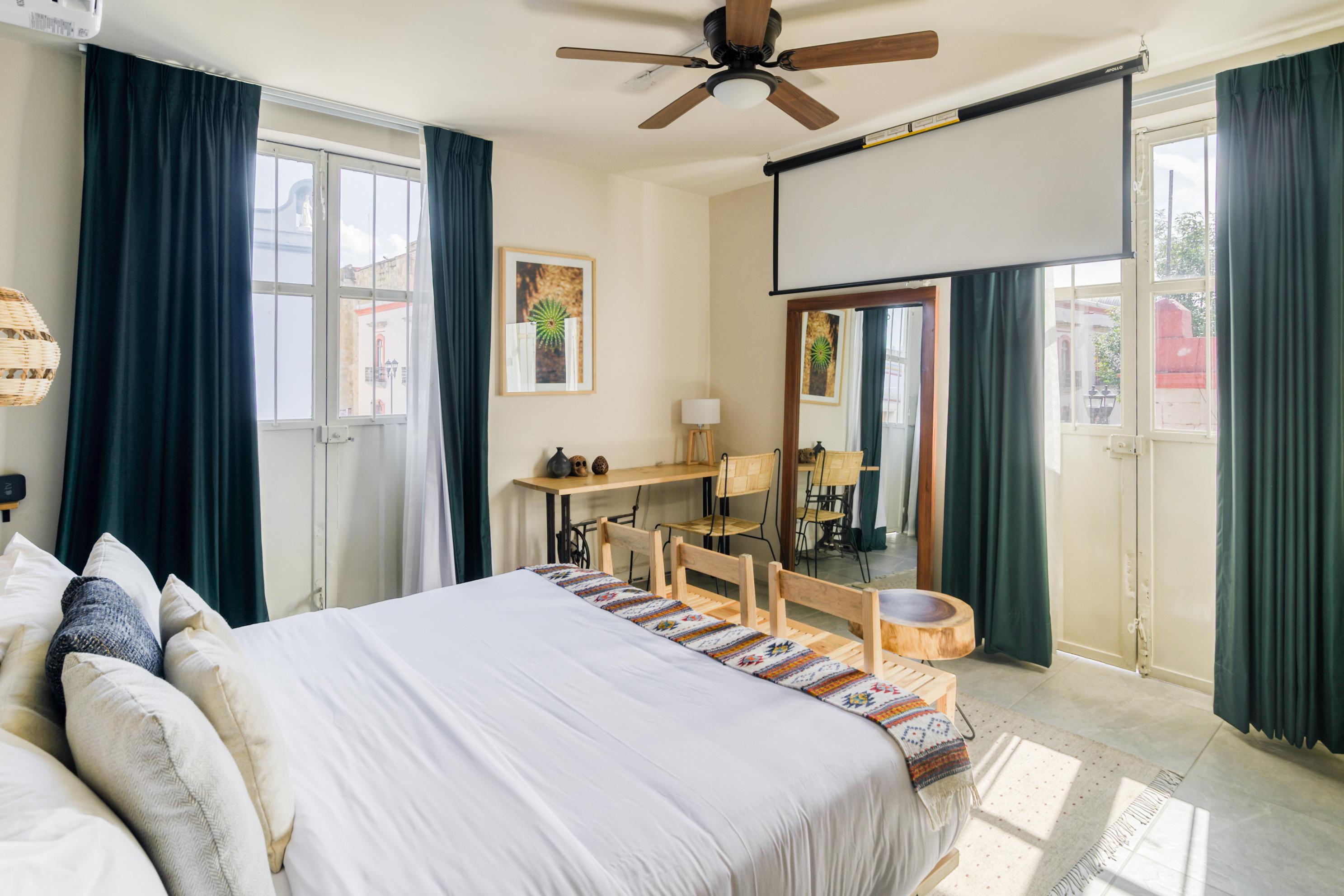 Superior, Suite, Street View