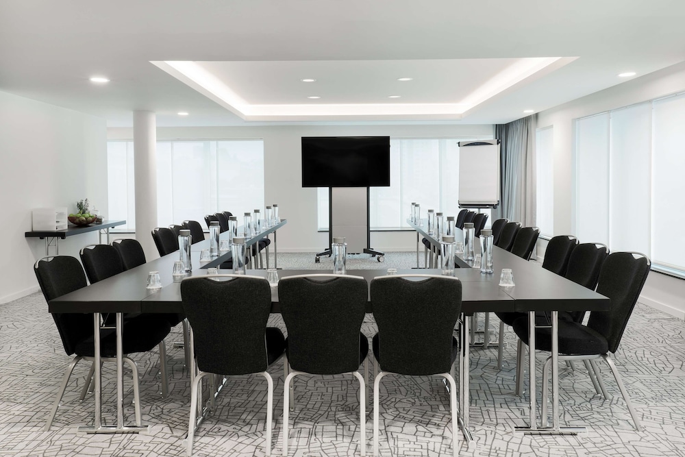Park Inn by Radisson Brussels Midi 64/73