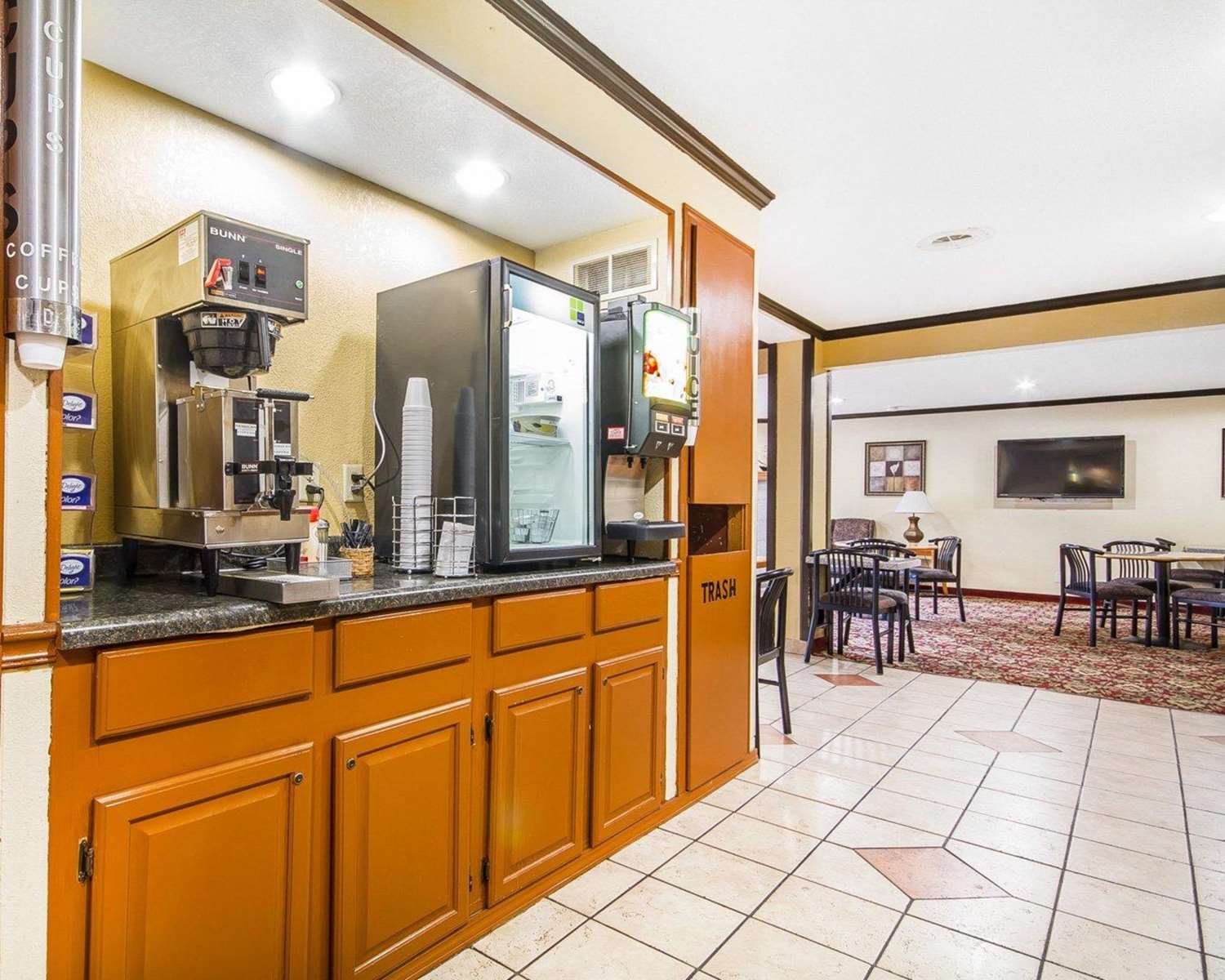 Rodeway Inn & Suites Madison East 2/10