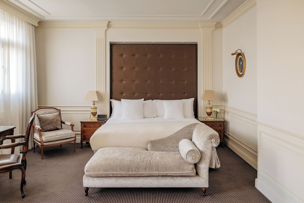 2 Bedrooms, Red Level, Master, Suite, 2 King Beds