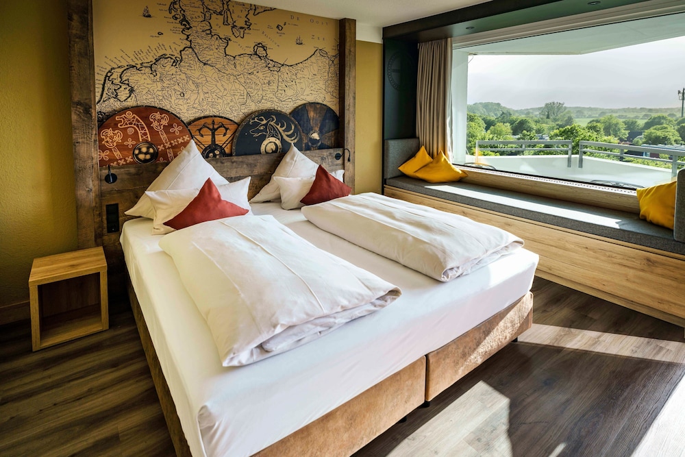 Superior, King Bed, Resort View, Balcony