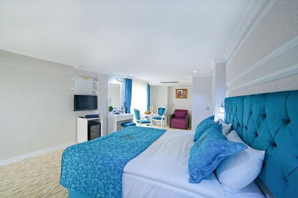 Deluxe, Queen Bed, Sea View