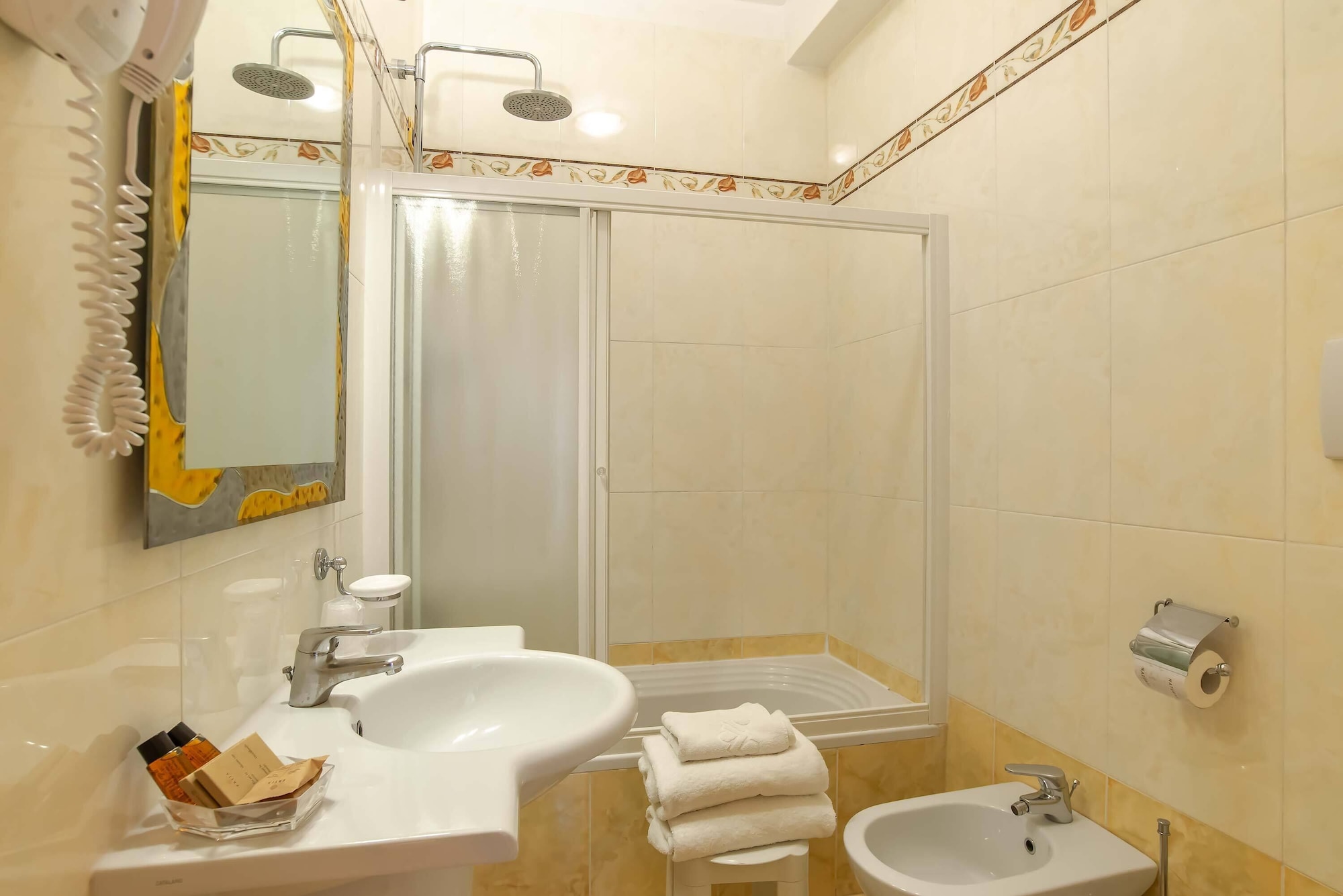 غرفة قياسية بسرير مزدوج أو سريرين منفصلين، Hotel Alba Palace 7/7