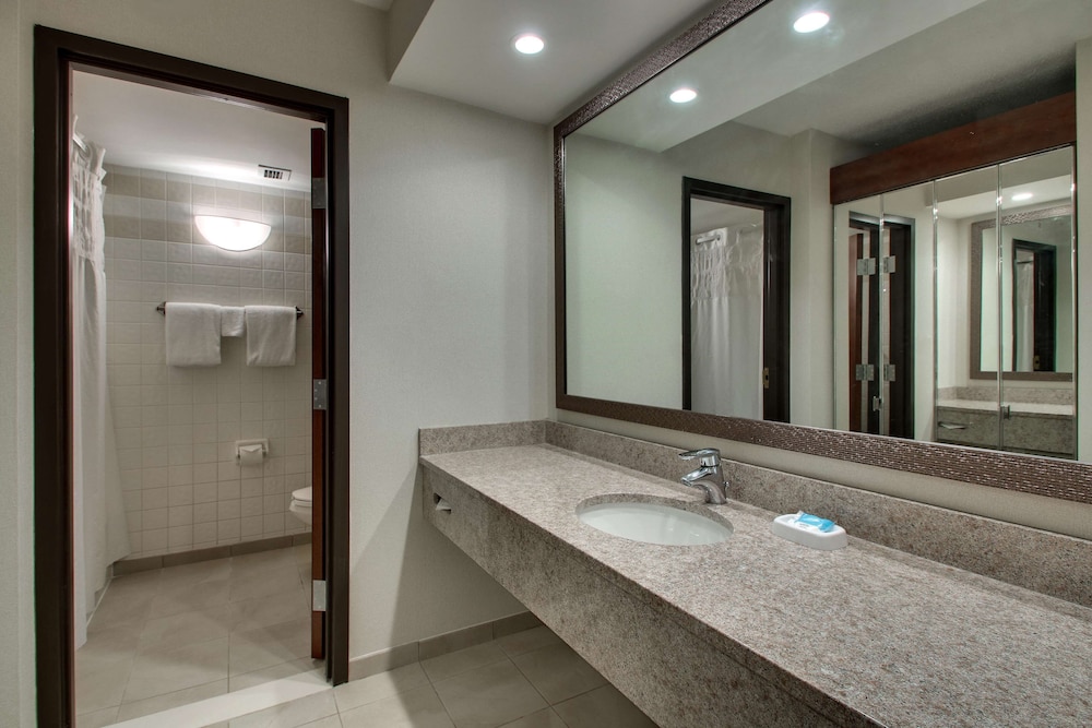 Drury Inn and Suites Bowling Green KY 48/50