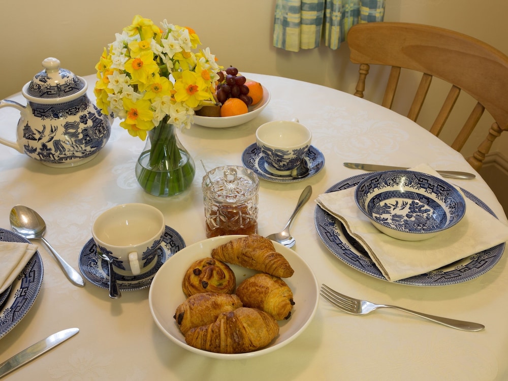 Marshwood Farm B&B And Shepherds Hut 19/33