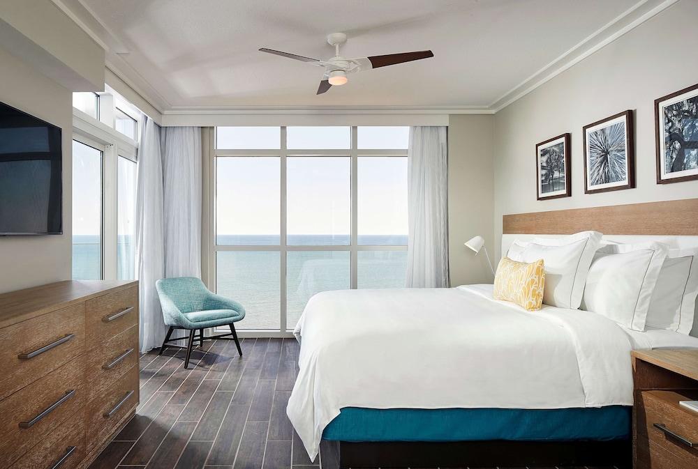 3 Bedrooms, Suite, 2 King Beds, 2 Queen Beds, Ocean Front, Sofa