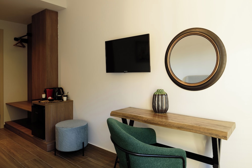 Arthur Suites 51/60