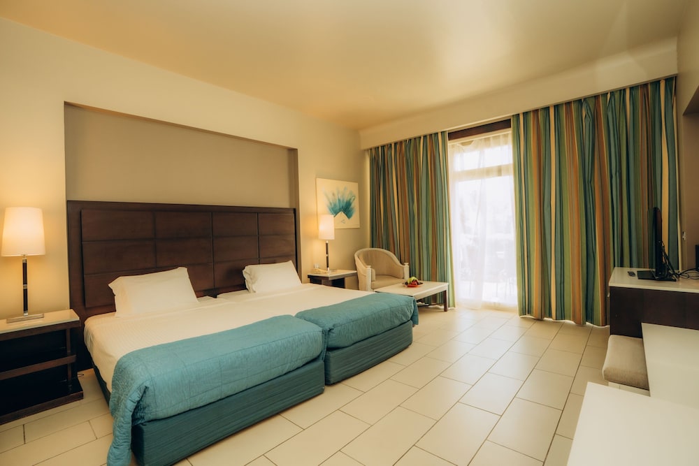 Reef Oasis Blue Bay Resort and Spa 15/48