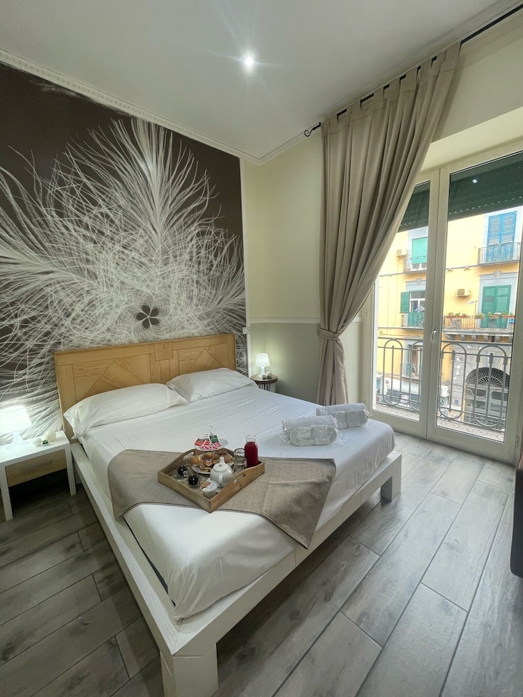 Parthenope Rooms 7/50