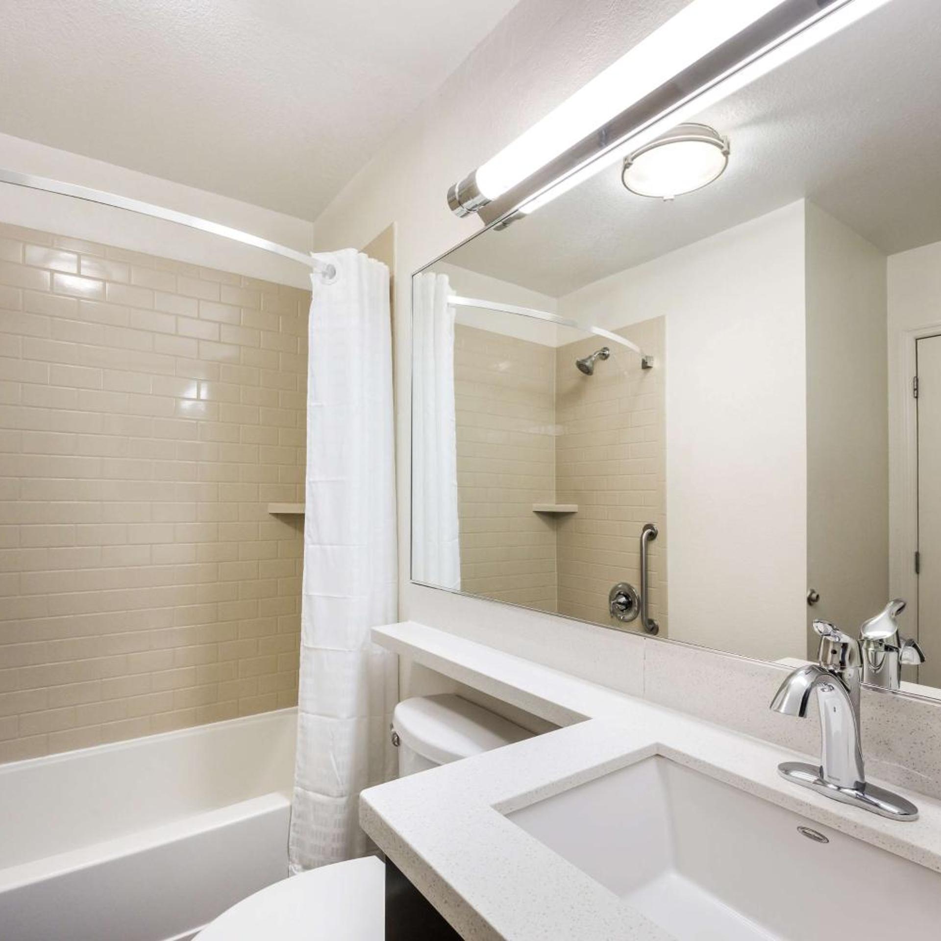 جناح بسرير كوين بغرفة نوم واحدة بحوض استحمام لذوي الإعاقة، Sonesta Simply Suites Houston Nasa Clear Lake 5/9
