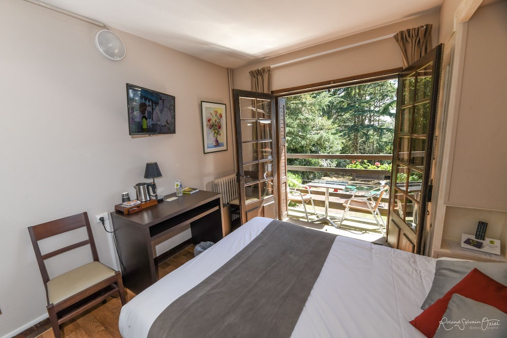 HOTEL LA CHAUMIERE 18/56
