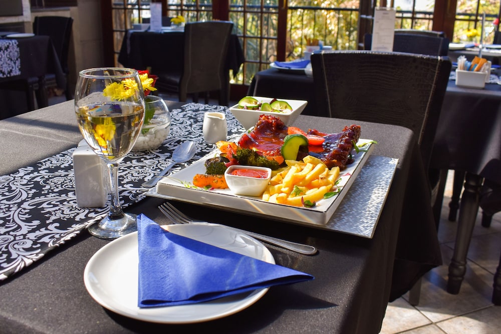 Waterfalls Boutique Hotel 35/50