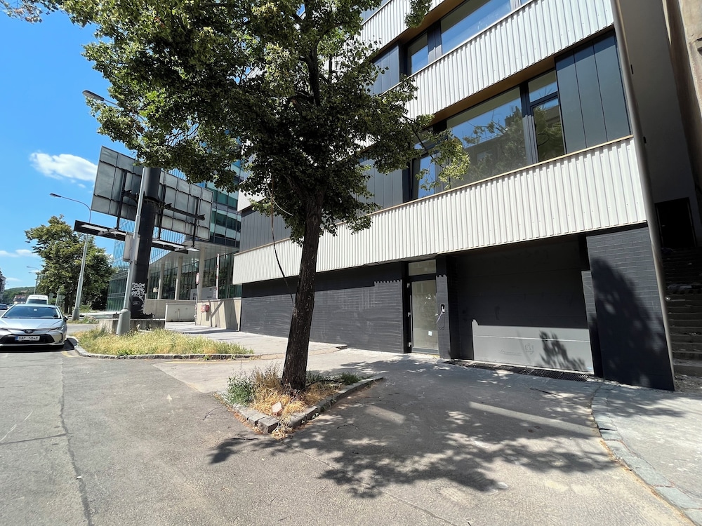 Post 120 Suites 18/20