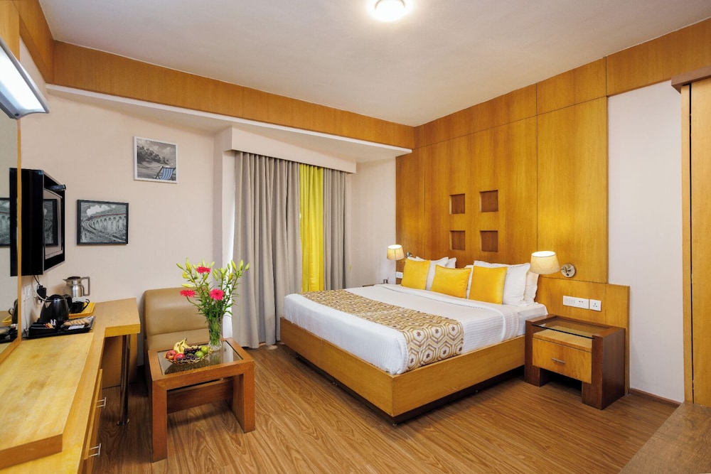 Honeymoon, Meadows, Suite, Double Bed, Bathtub