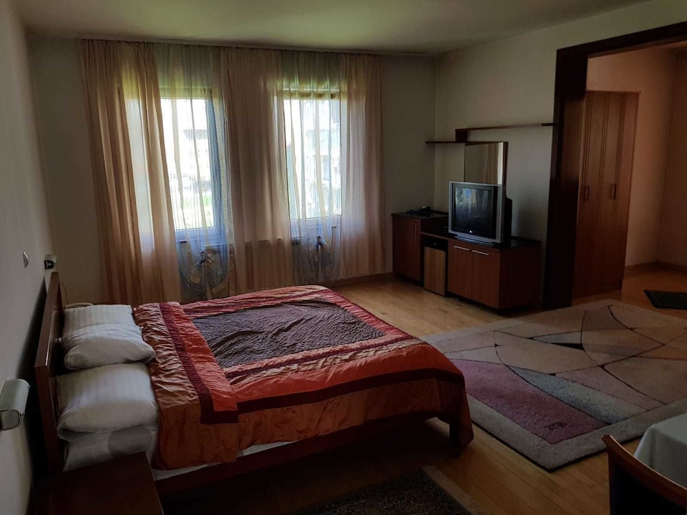 Hotel Maxi 6/21