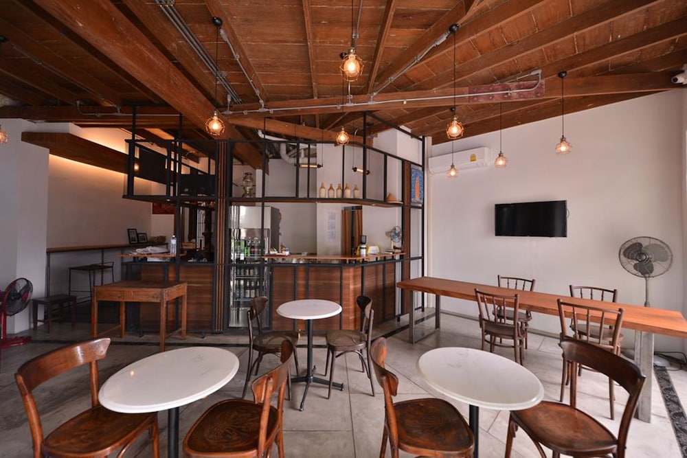 Neighbor Phuthon Boutique Hostel 30/36