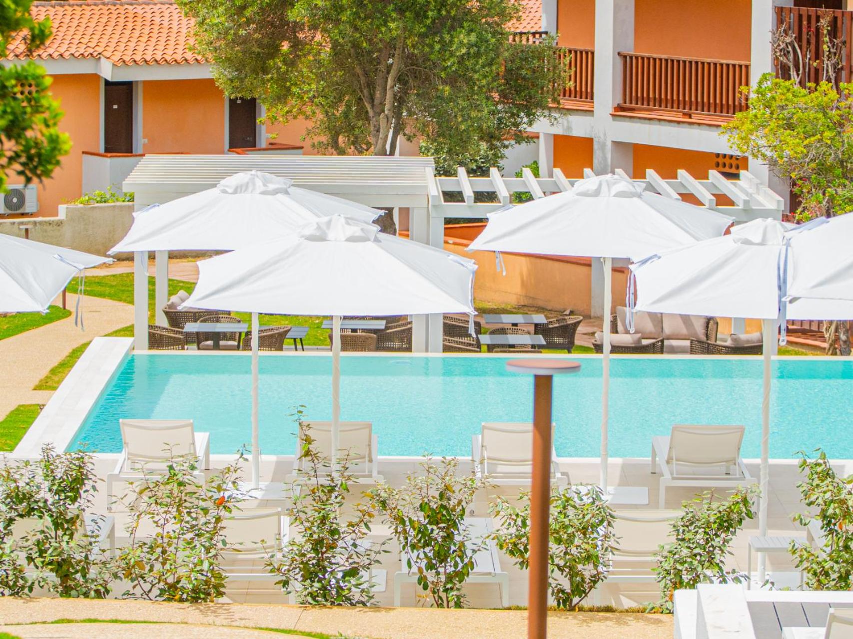 Ahr Costa Serena Village 4/50
