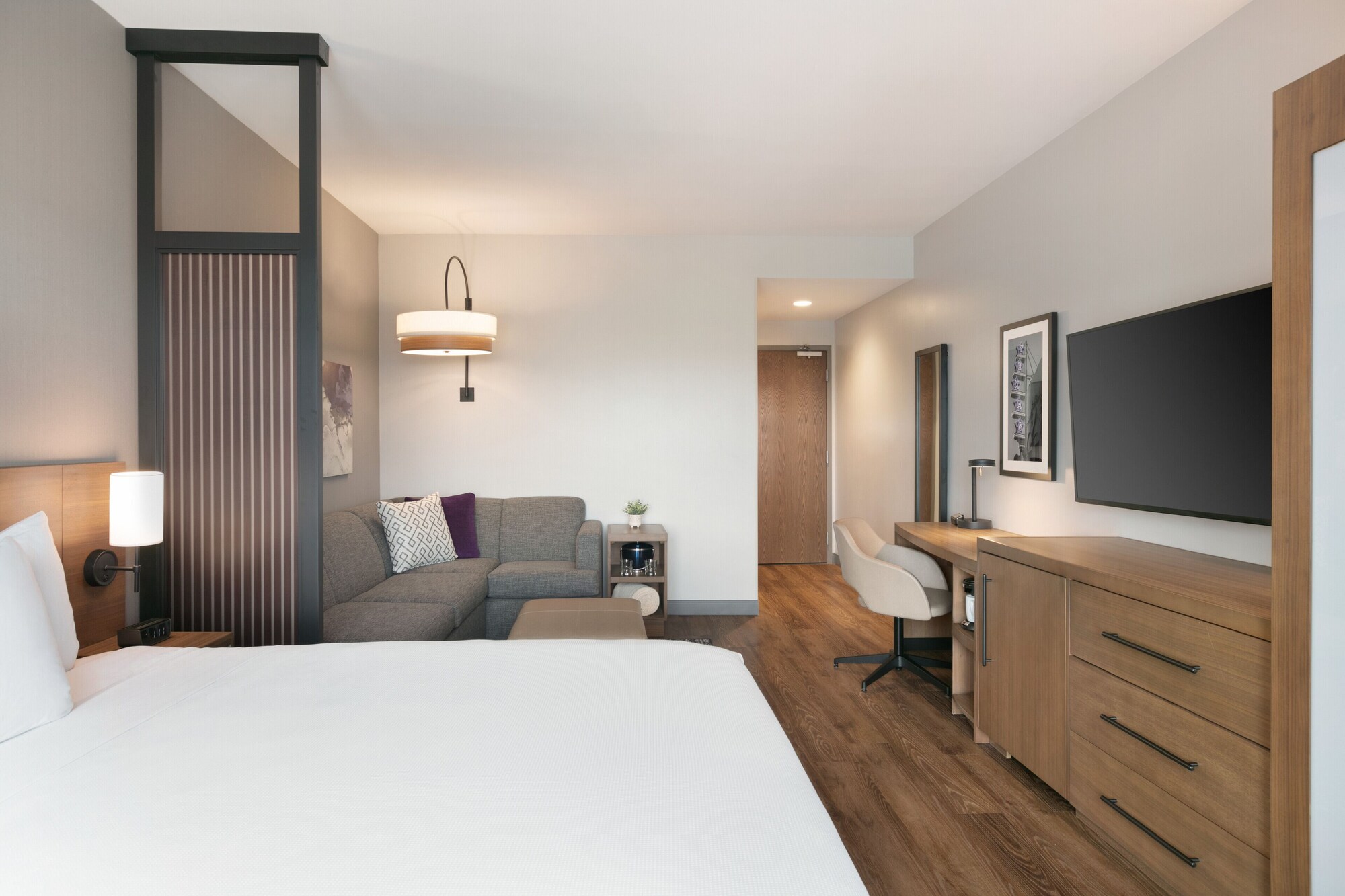 ROOM, KING BED, SOFA, ACCESSIBLE