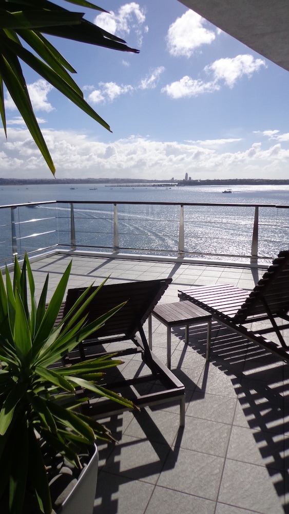 Hilton Auckland 40/78